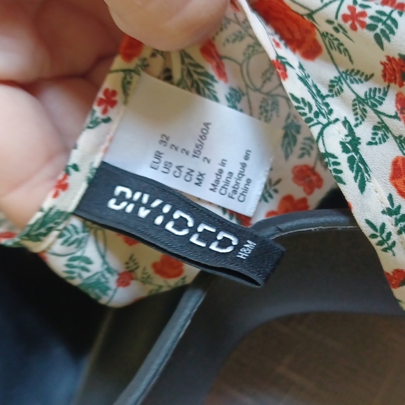 Divided by H&M floral printed long sleeve romper size 2 - Picture 3 of 5